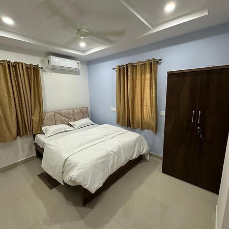Cosmic Hotel & Guest House Gachibowli Raidurg Hyderabad Eksteriør bilde
