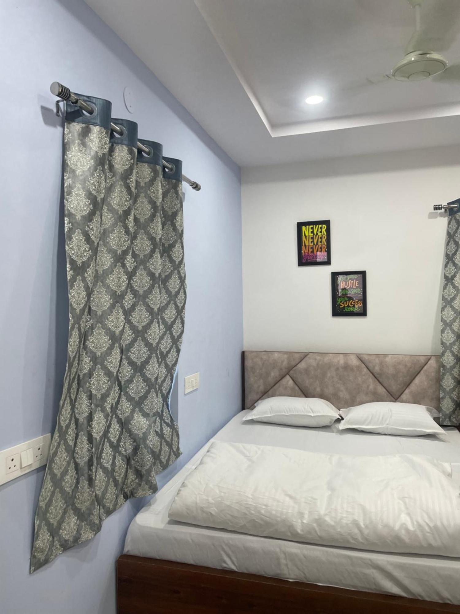 Cosmic Hotel & Guest House Gachibowli Raidurg Hyderabad Eksteriør bilde
